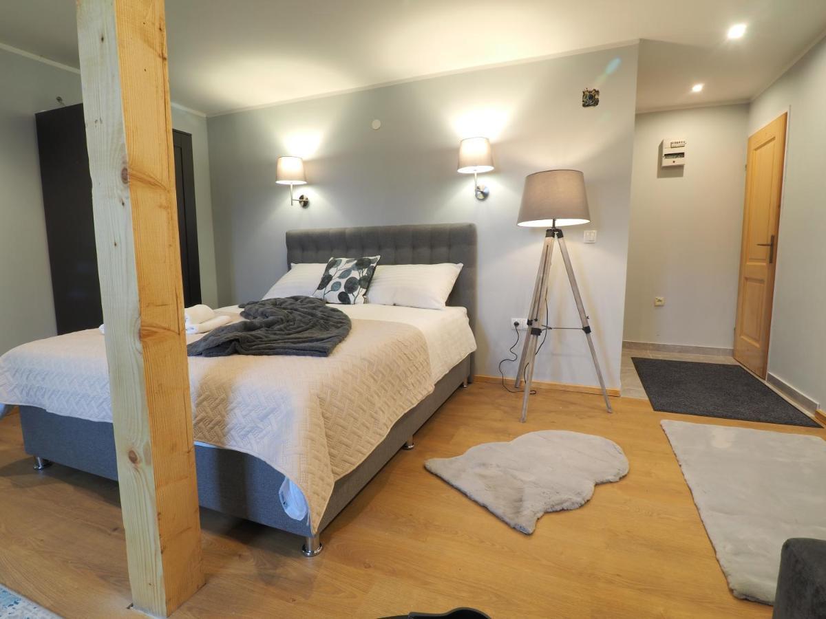 Guest House Sara Latin Bagian luar foto