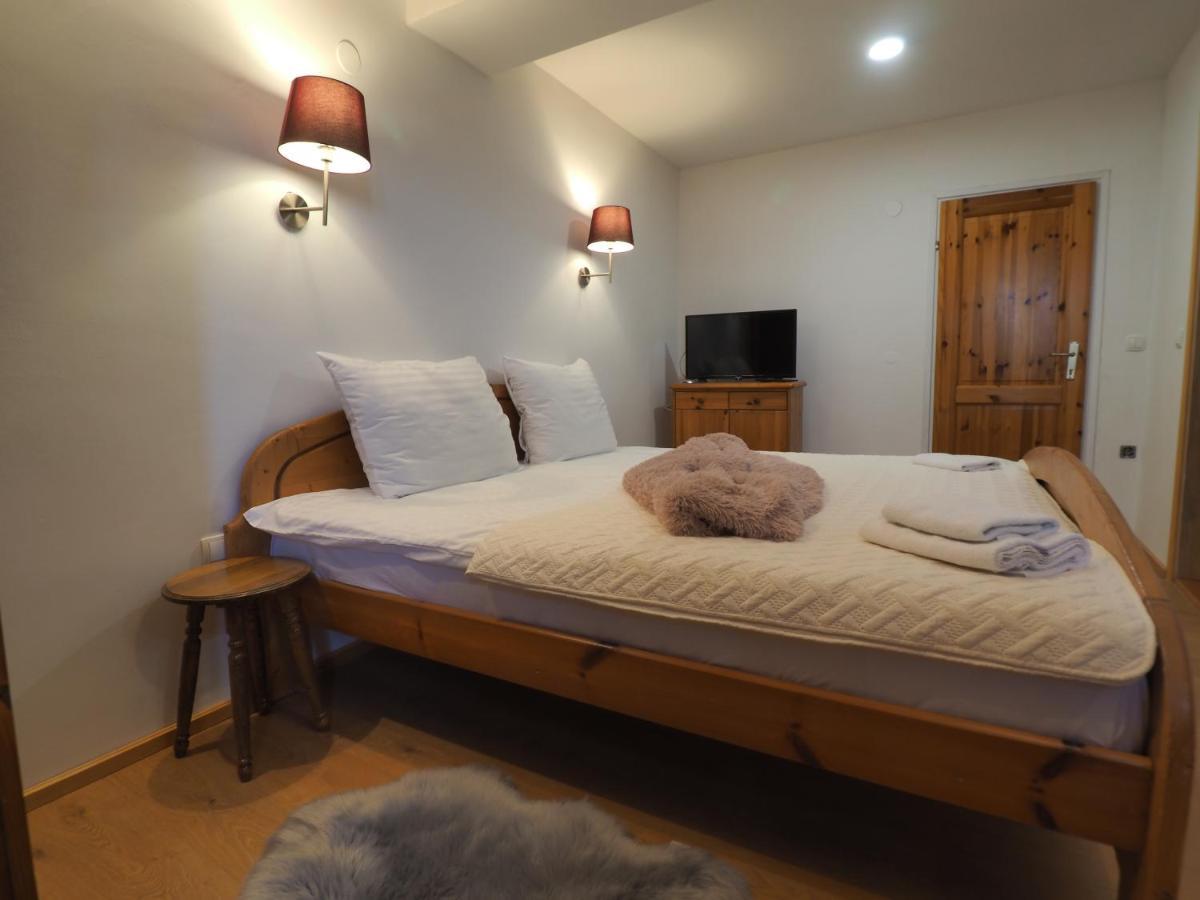 Guest House Sara Latin Bagian luar foto