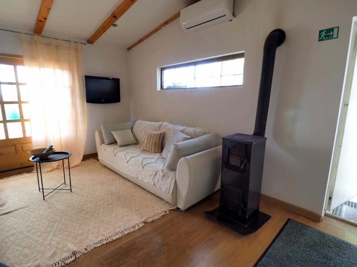 Guest House Sara Latin Bagian luar foto